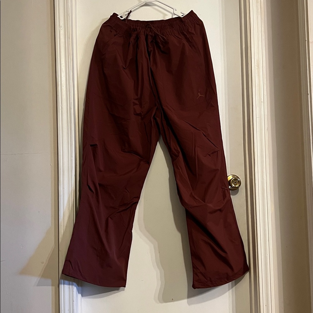 Jordan Burgundy running pants💫Tuesday price draw strings on the legs $25
